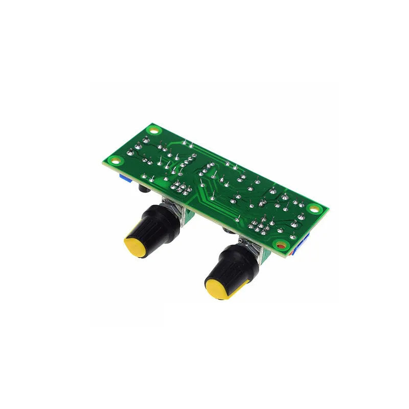 Single power supply 10-24V bass boost audio amplifier circuit board on FR-4 fibreboard