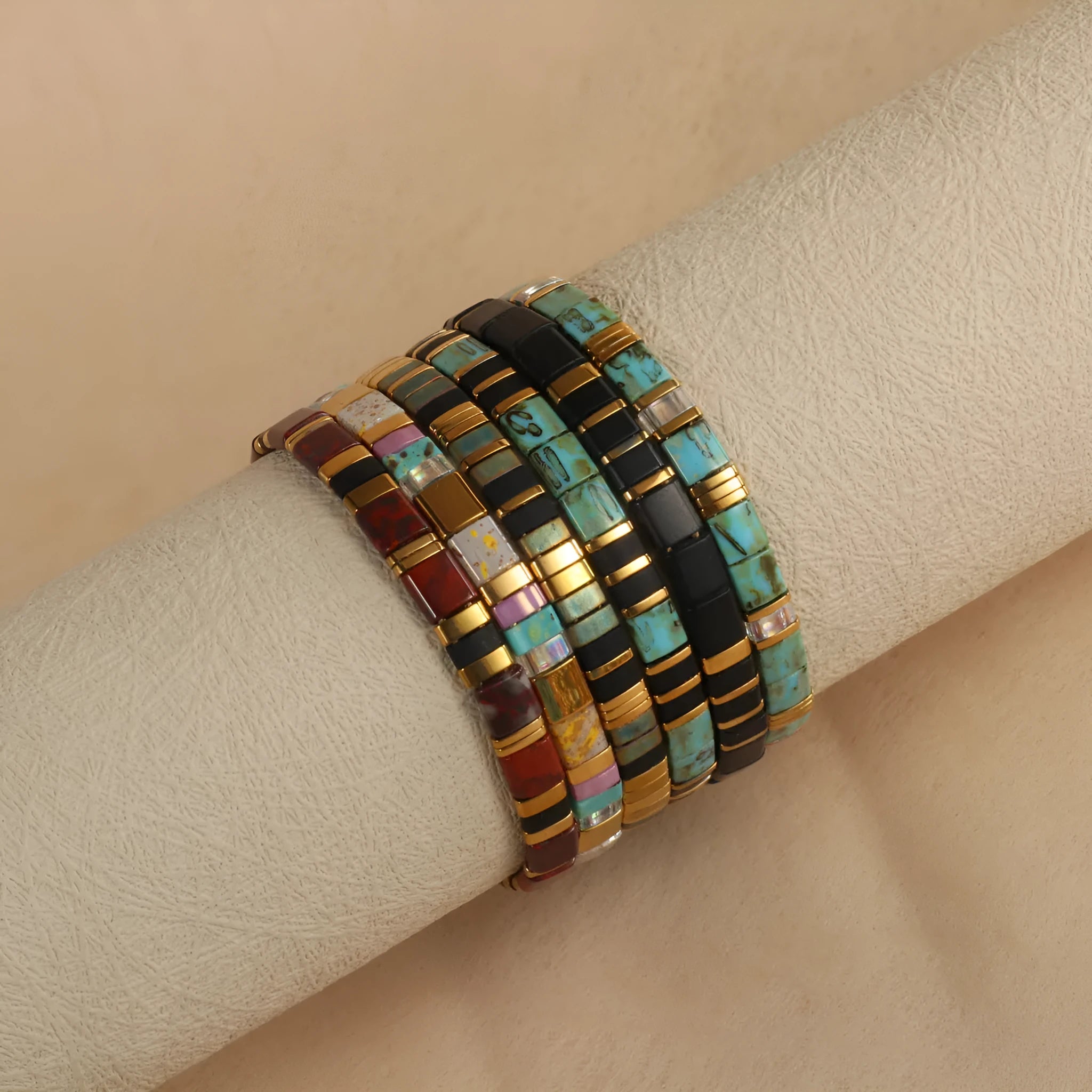 Geometric glass bead bracelet with pull adjustment in five colour options