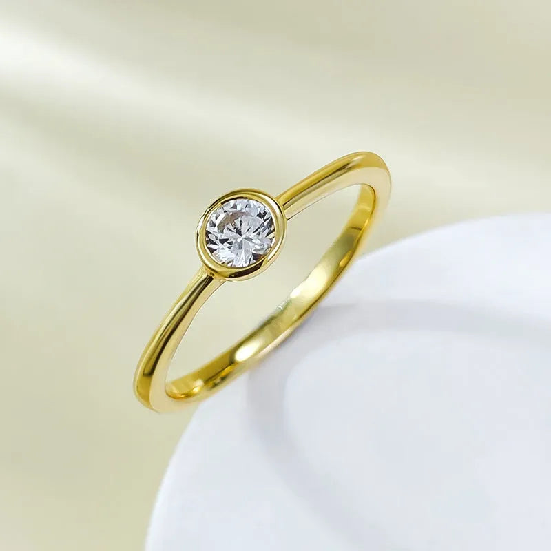 Minimalist crown-shaped silver ring with linear detailing in Korean style
