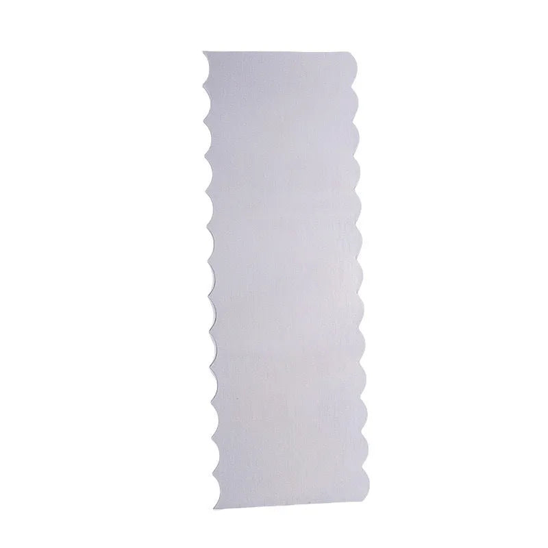 Stainless steel cream scraper with polygon-patterned edge for cake decorating