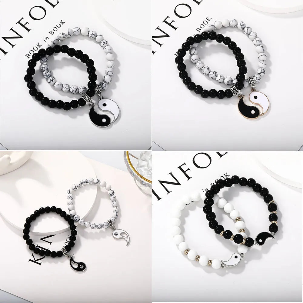 Geometric eight-diagram shaped alloy appetizer bracelet for unisex wear or travel gifting.