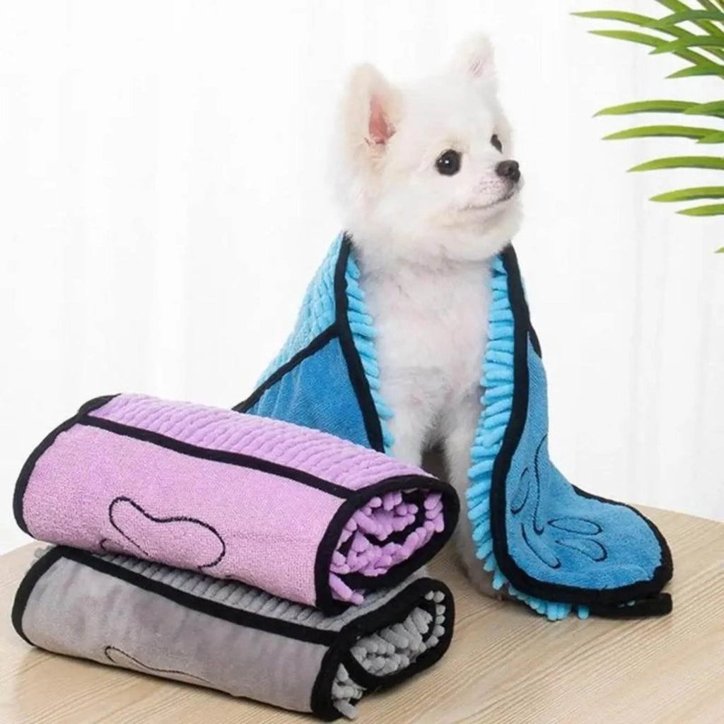 Blue quick-dry dog bath robe towel for drying pets, shown with dimensions of 62 cm by 23 cm.