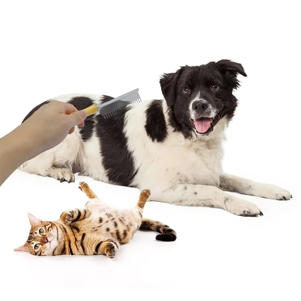 Wooden handle pet grooming comb with rounded teeth for dogs and cats