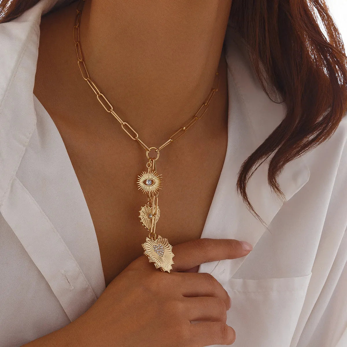 Cold wind heart-shaped alloy pendant clavicle chain in gold 6534 finish on women collarbone