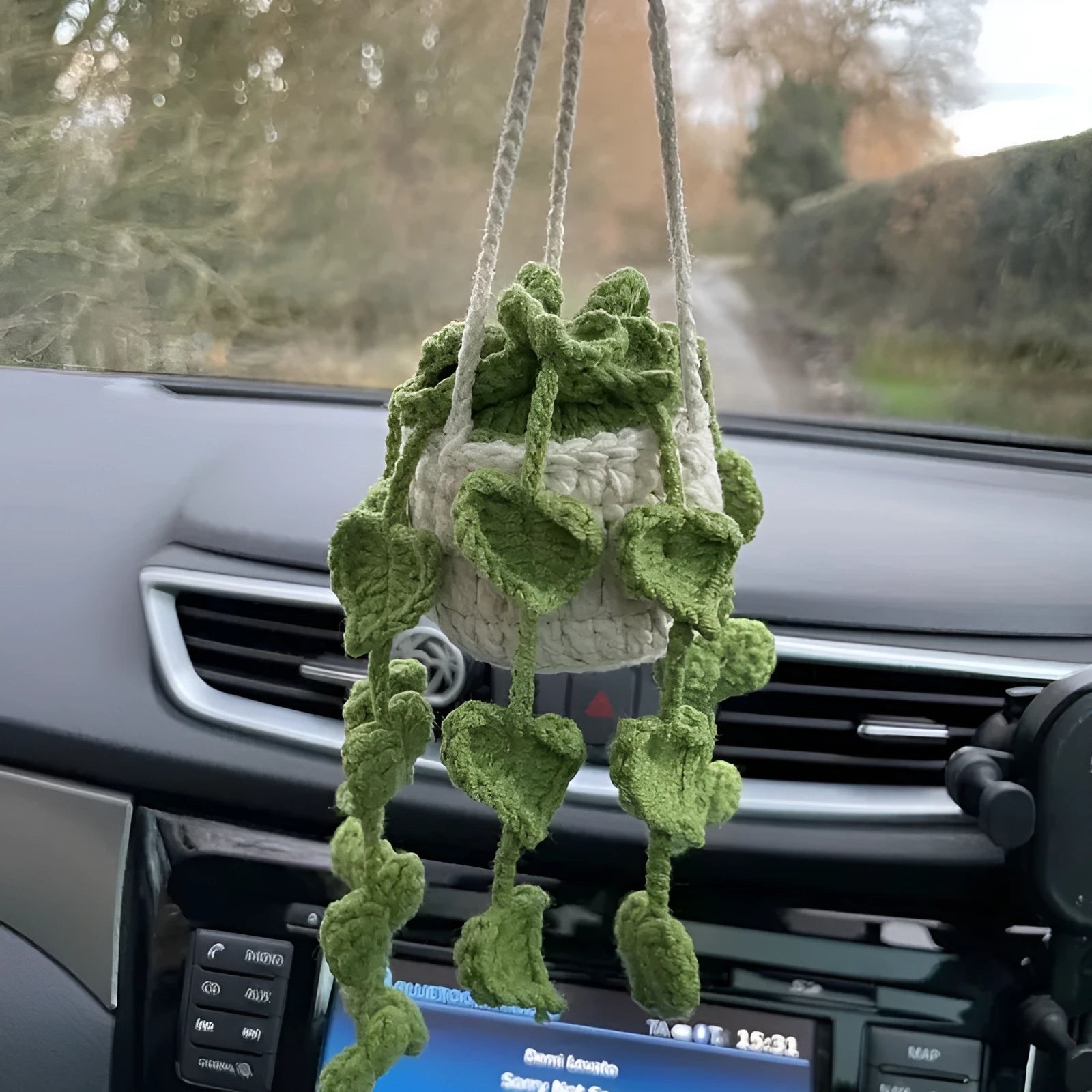 Creative rearview mirror pendant for cars in simple style with multiple colour options