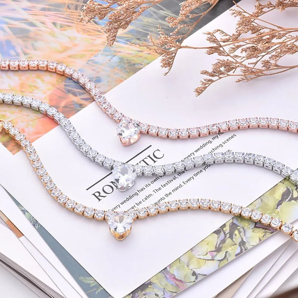 Gold rhinestone heart-shaped decorative collar for cats and dogs with adjustable sizing