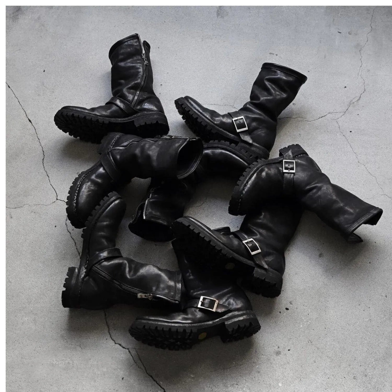 Men's dark retro Martin boots with side zip, round toe, in black and leather black options.