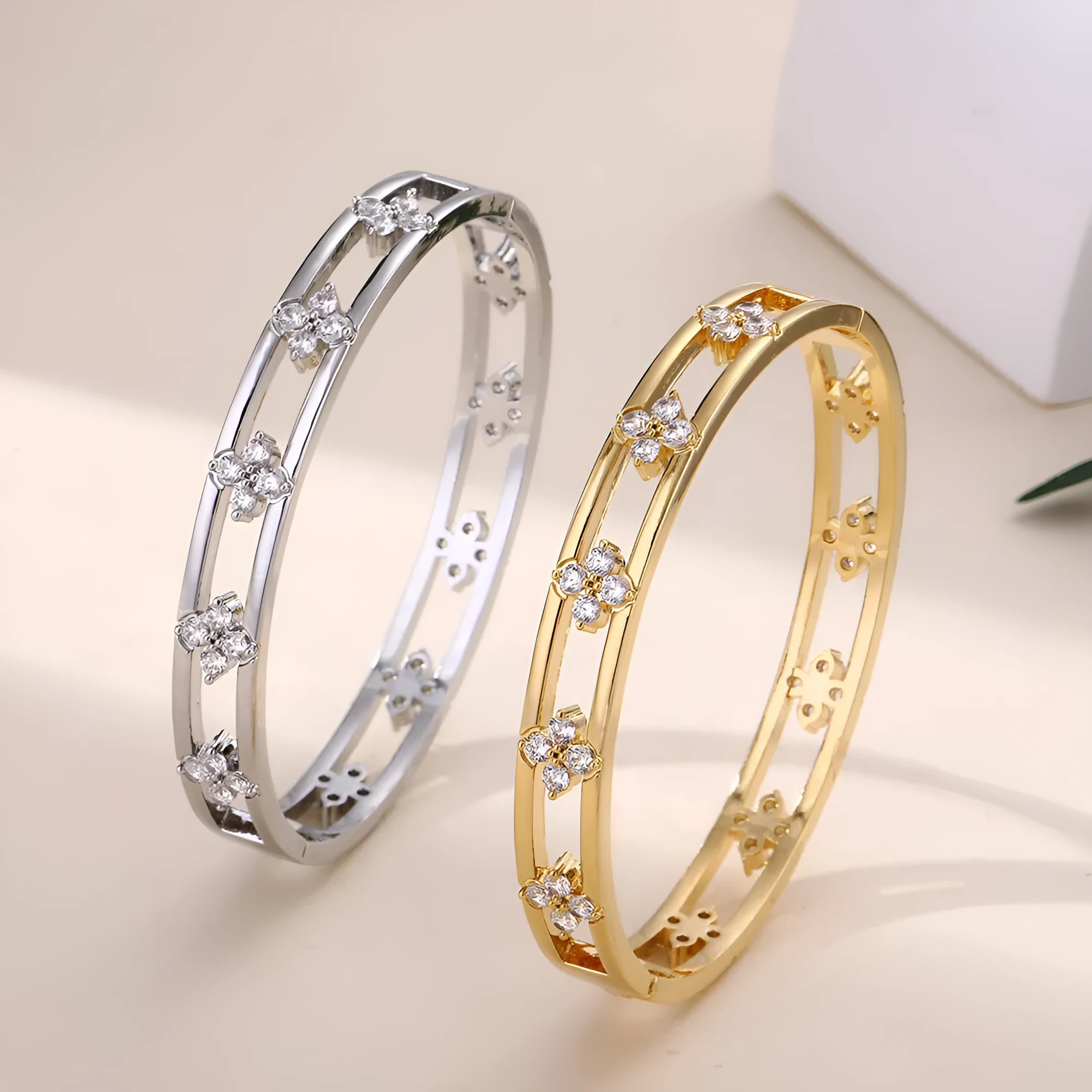 Women's hollow bracelet with four-leaf clover design and inlaid zircon stones