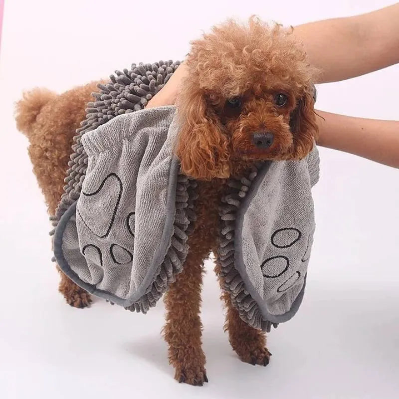 Blue quick-dry dog bath robe towel for drying pets, shown with dimensions of 62 cm by 23 cm.