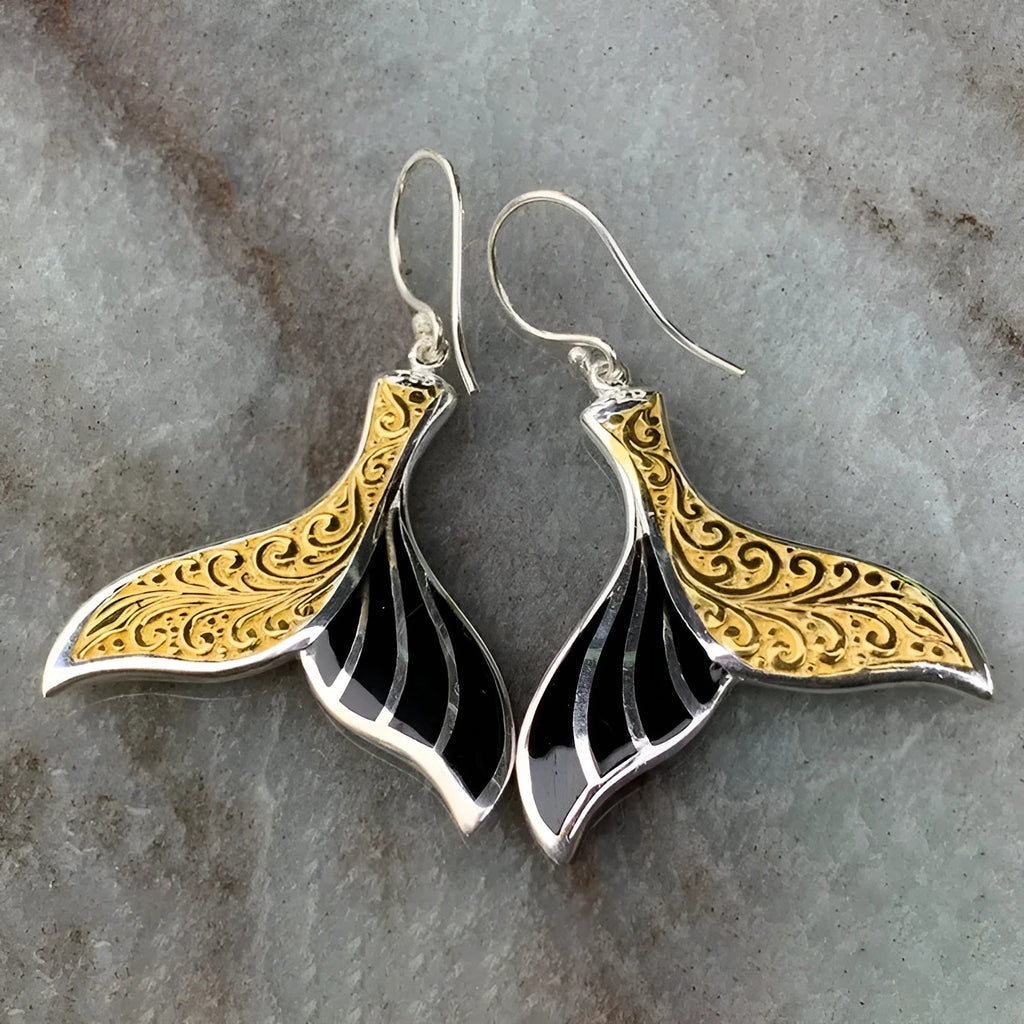 Women's fishtail earrings with whale motif in white gold colour, retro style alloy dangle earrings