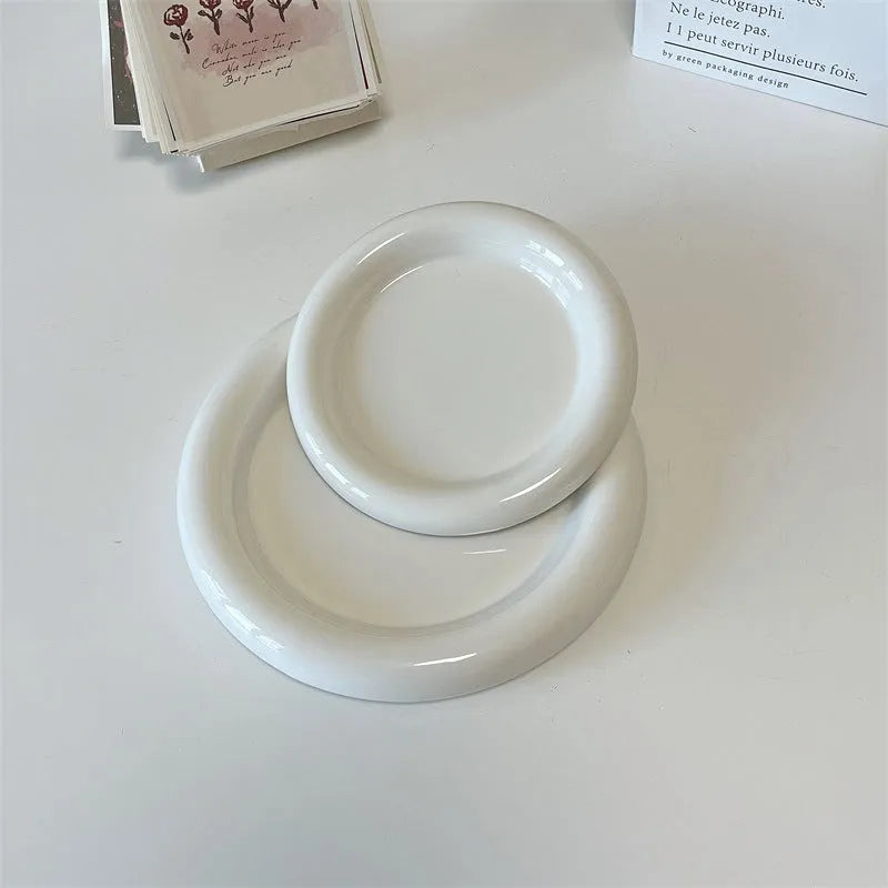 White ceramic plate with chubby bear or round toot design, shown in 15cm and 20cm sizes as a plant tray.