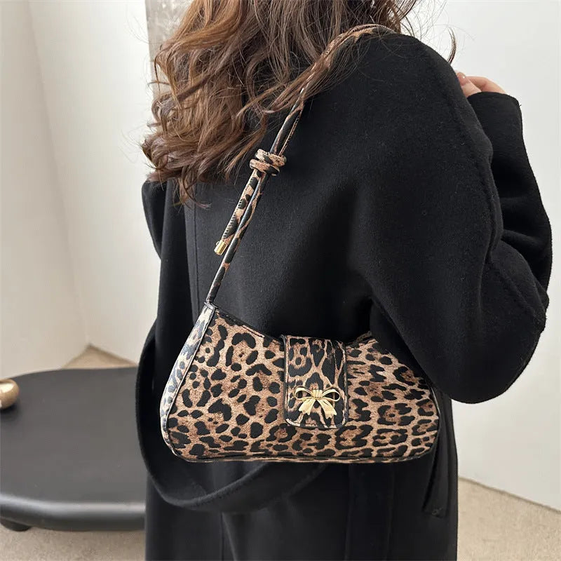 Women's casual large capacity PU shoulder handbag in black with sandwich pocket