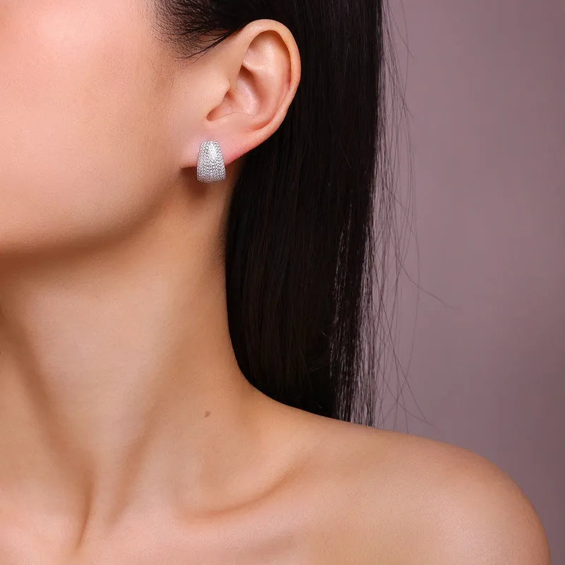 S925 sterling silver geometric commuter ear studs with moissanite options