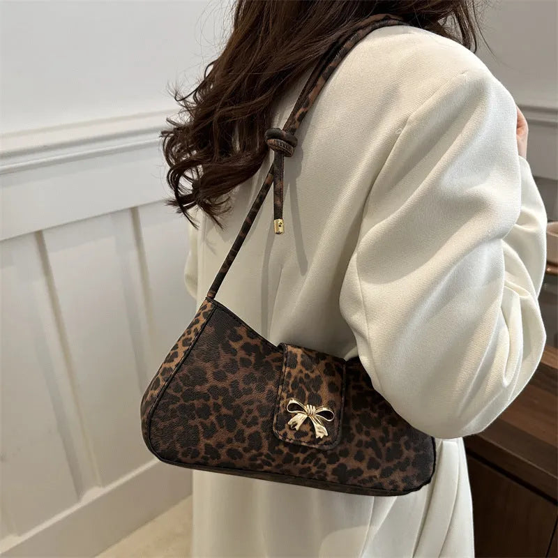 Women's casual large capacity PU shoulder handbag in black with sandwich pocket