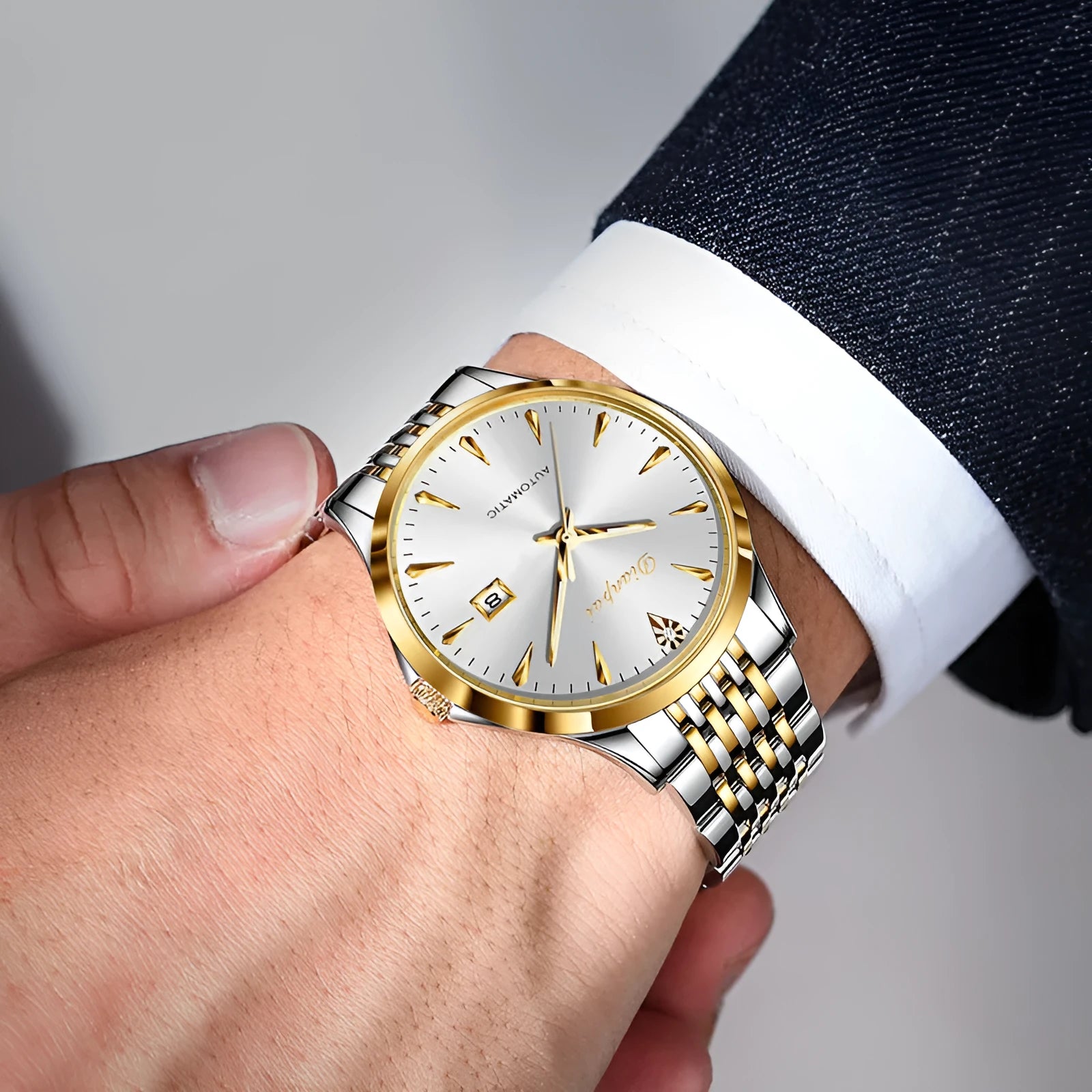 Men's stainless steel automatic mechanical watch with simple dial on wrist