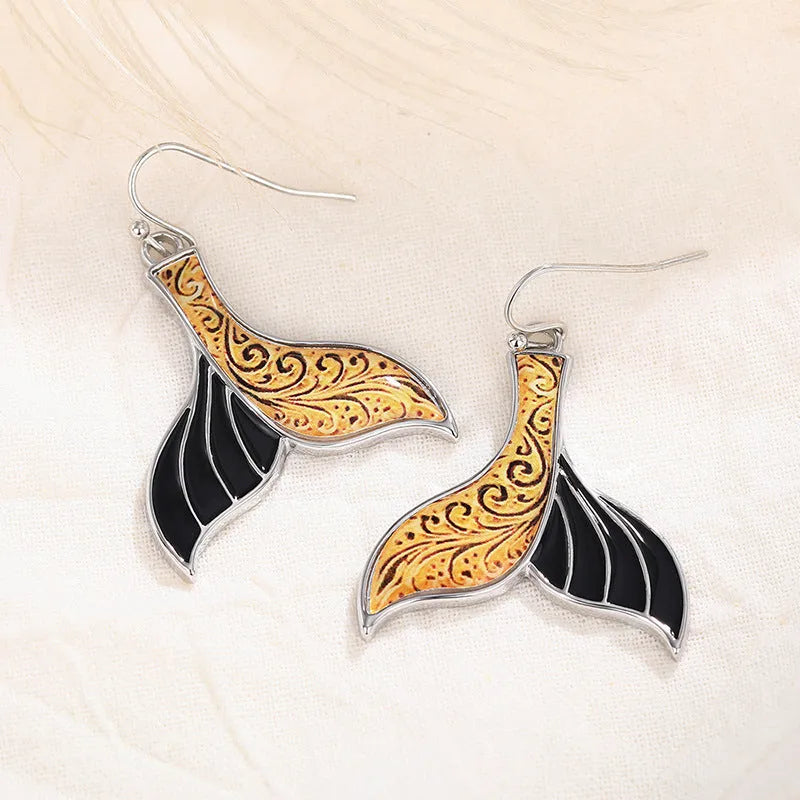 Women's fishtail earrings with whale motif in white gold colour, retro style alloy dangle earrings