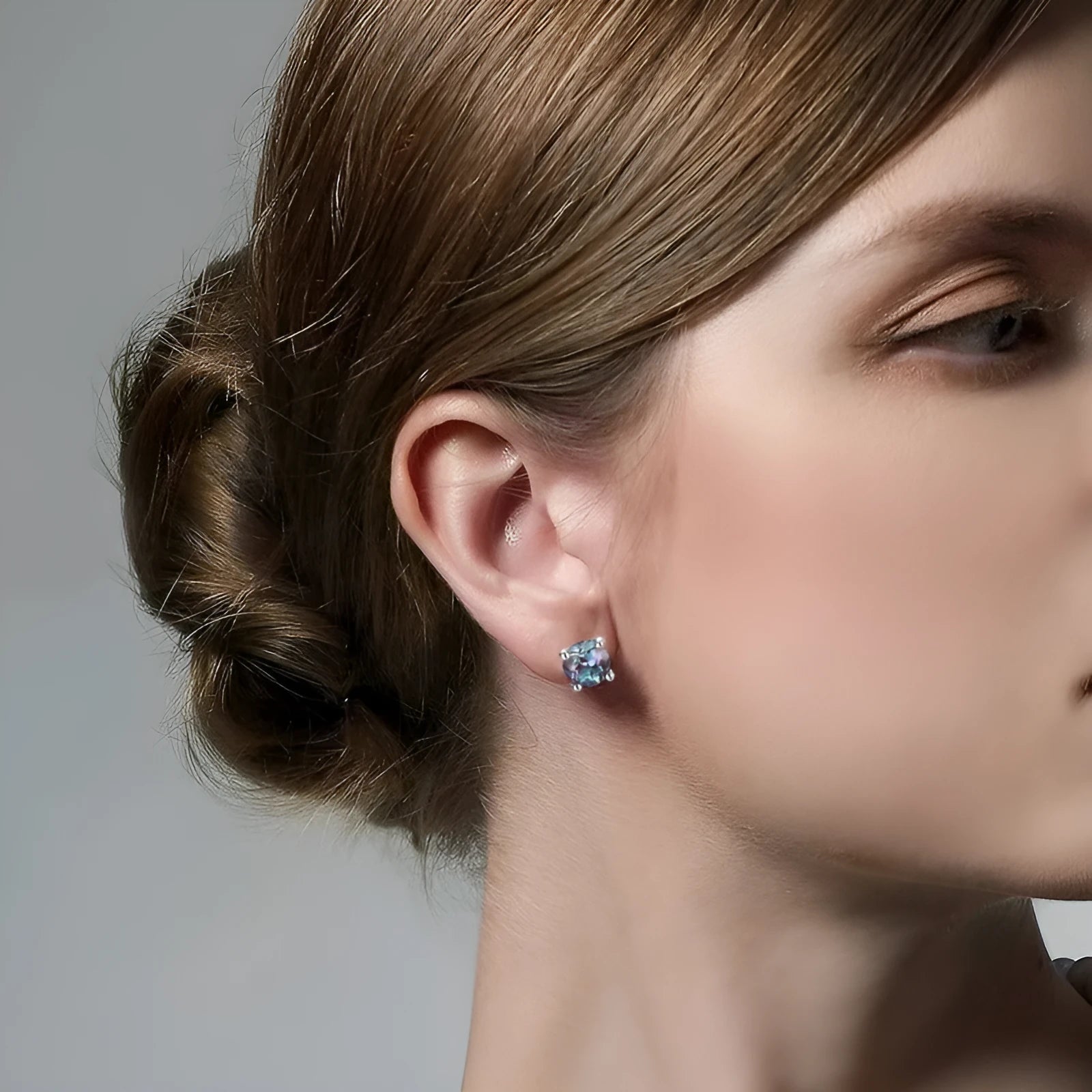 925 silver geometric stud earrings with cultivated Alexandrite stone and round elements