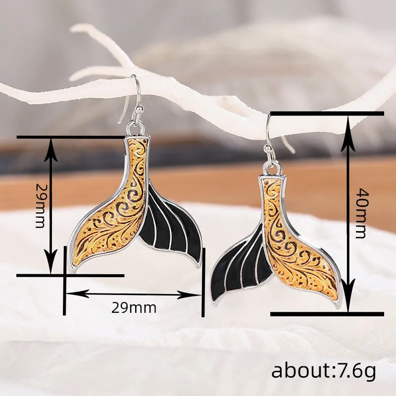 Women's fishtail earrings with whale motif in white gold colour, retro style alloy dangle earrings