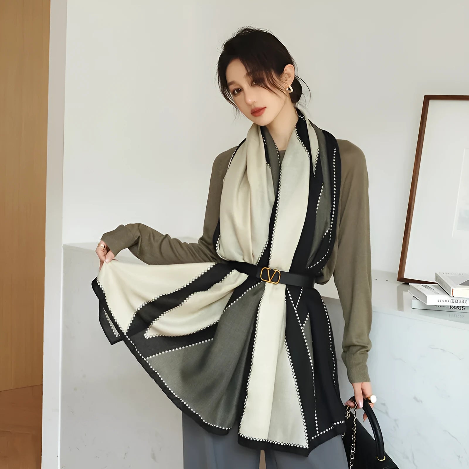 Polyester printed scarf with 180x90cm dimensions showing decorative pattern for autumn wear