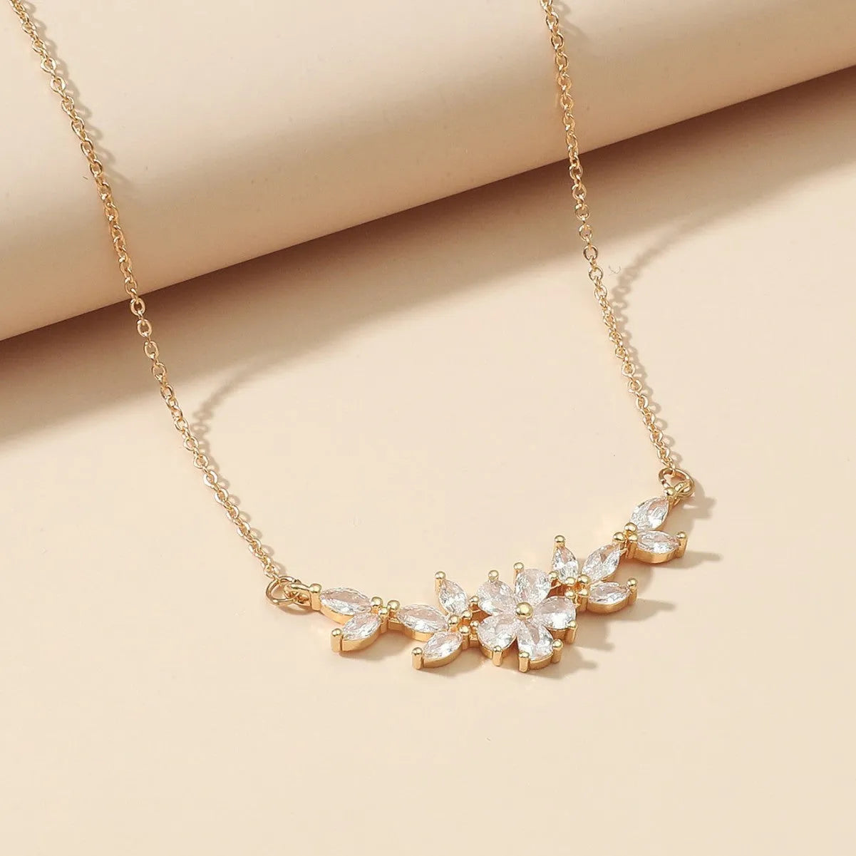 Copper hand inlaid horse eye flower pendant choker necklace with artificial zircon stones