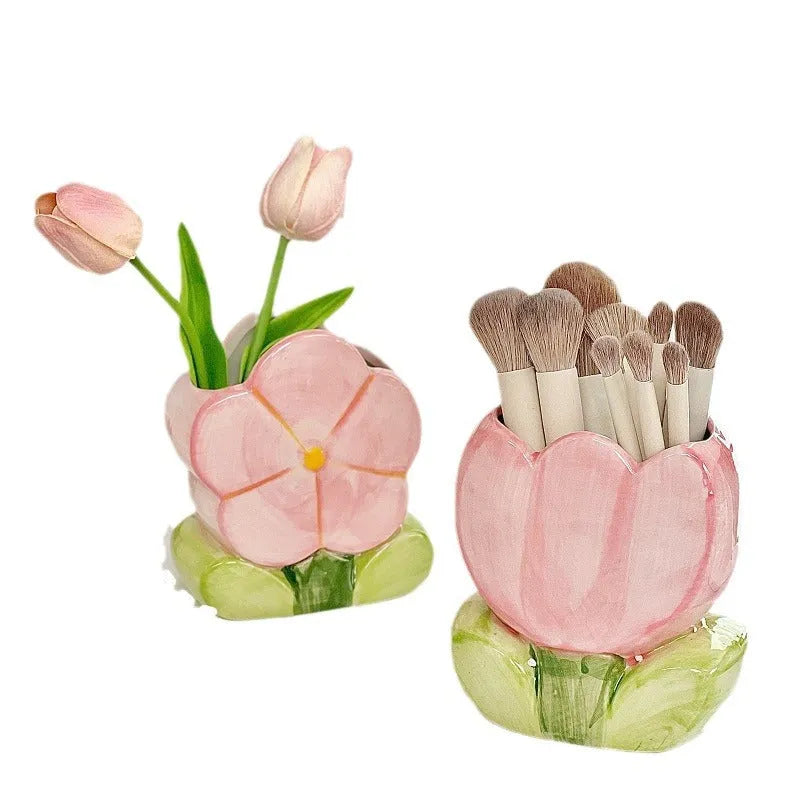 Ceramic flower pen holder storage box with floral decoration measuring 11.8 cm