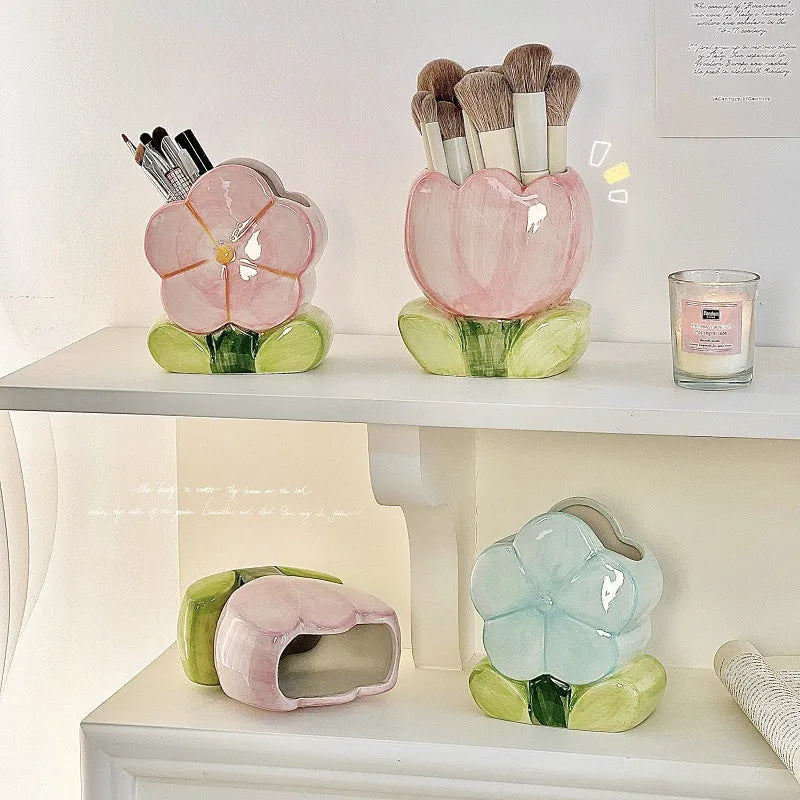Ceramic flower pen holder storage box with floral decoration measuring 11.8 cm