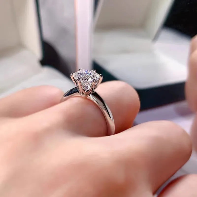 White gold plated women's ring with six-claw cubic zirconia setting on geometry shaped band