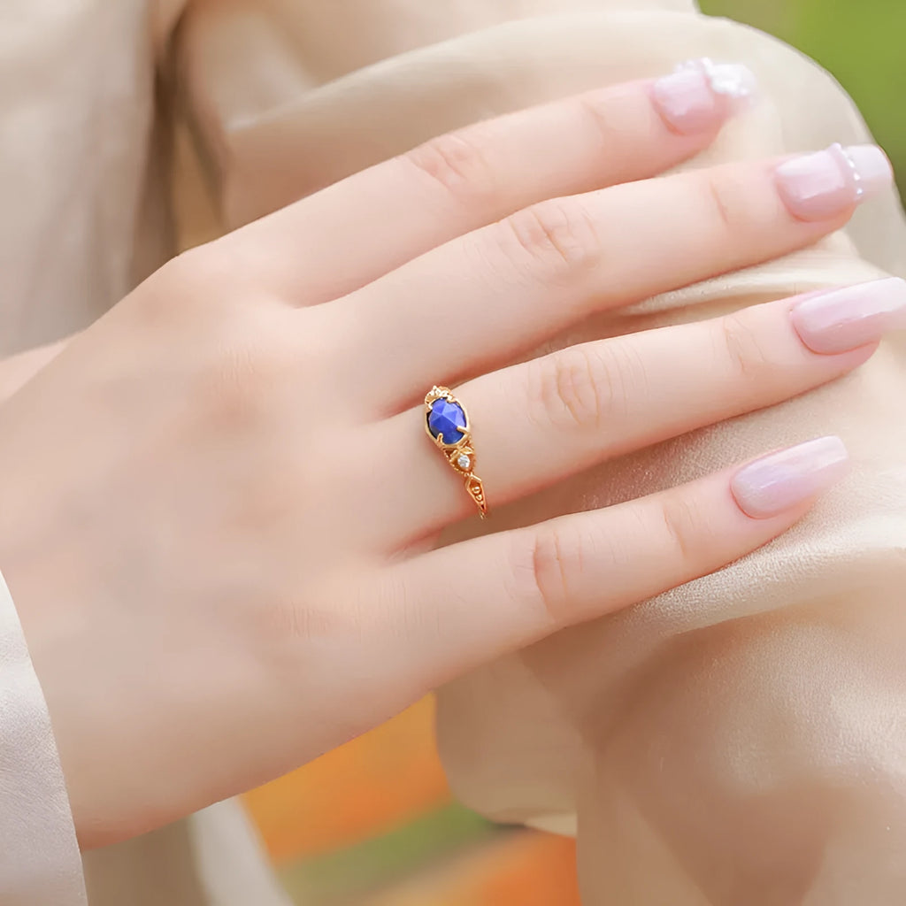 Women's oval geometric ring with blue lapis lazuli stone on a silver-coloured alloy band.