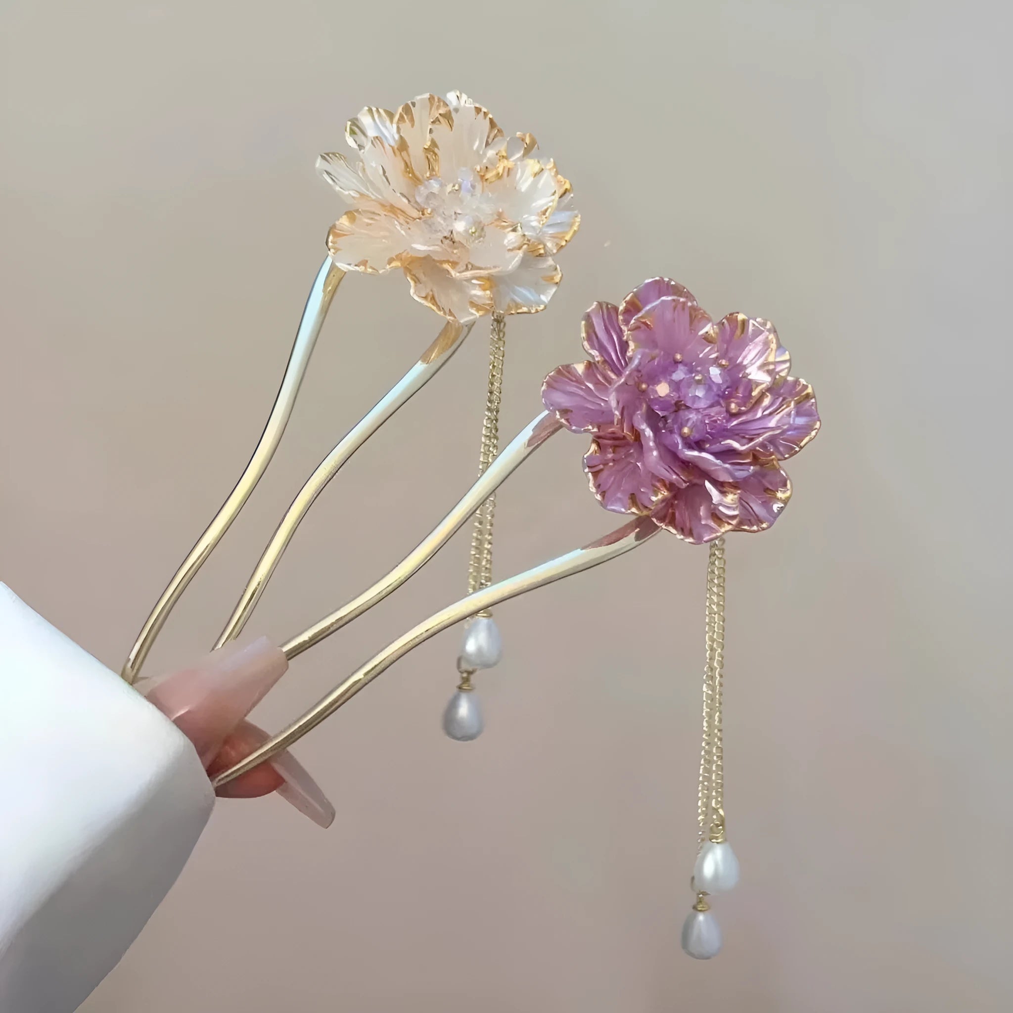 Purple and white alloy U-shaped hairpin with a retro peony flower tassel design.