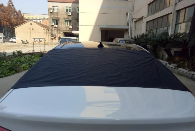Black rear windshield cover with magnets, 140x90cm, polyester with silver backing