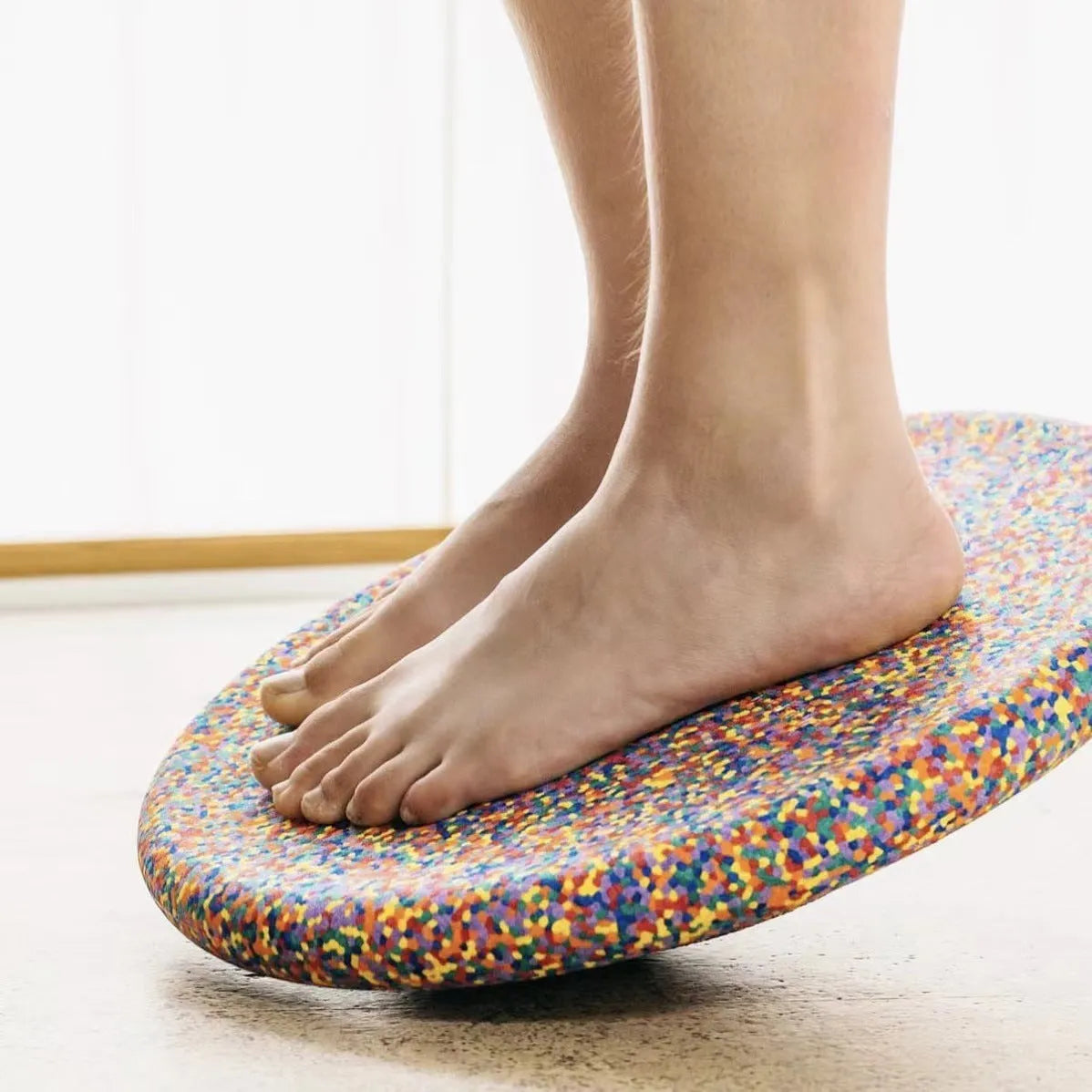 Plastic surf-style balance board with wood-grain finish for children aged 4 to 6 years.