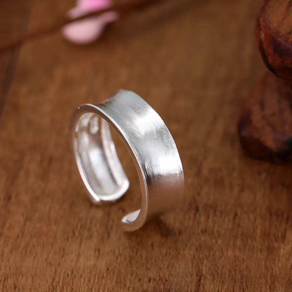 Adjustable open ring with geometric shape in frosted sterling silver with electroplated finish