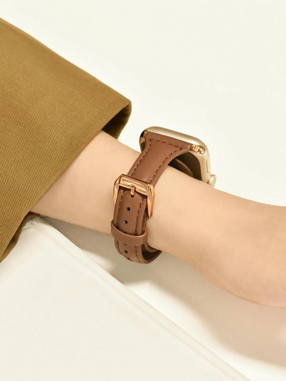 Retro slim leather strap for Apple Watch in caramel colour with rose buckle