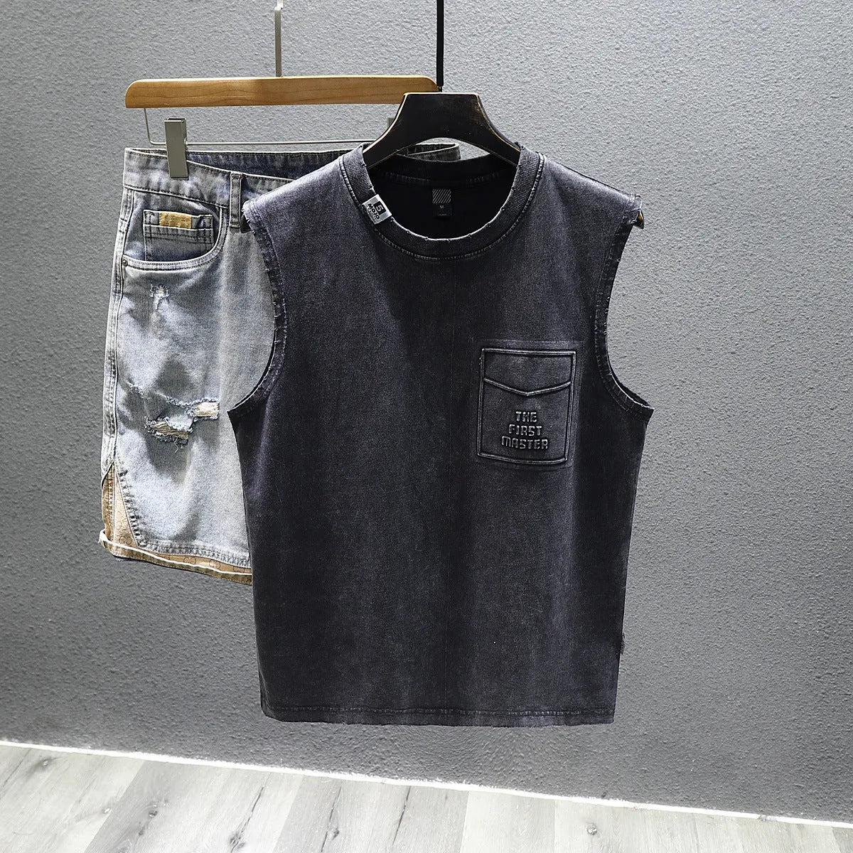 Cotton sleeveless t-shirt in loose fit with straight hem, black and white colour options