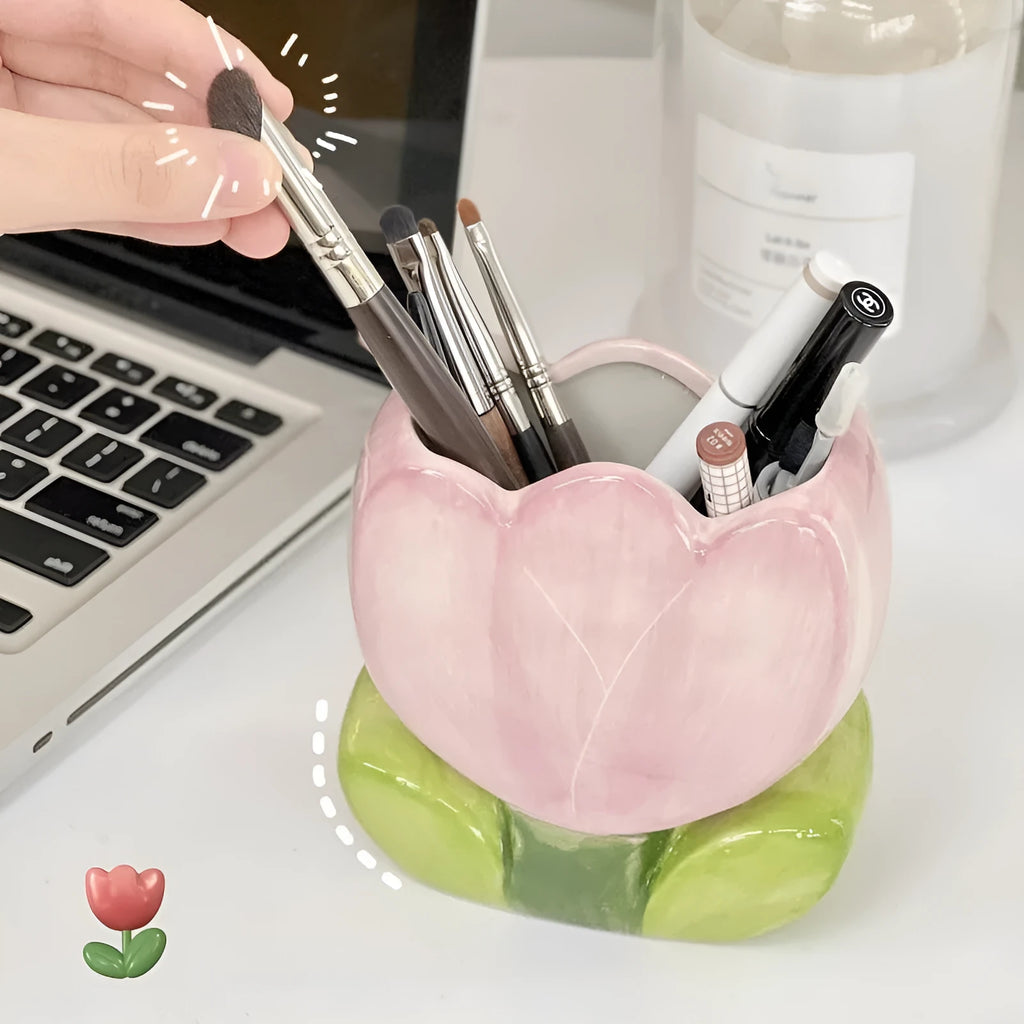 Ceramic flower pen holder storage box with floral decoration measuring 11.8 cm