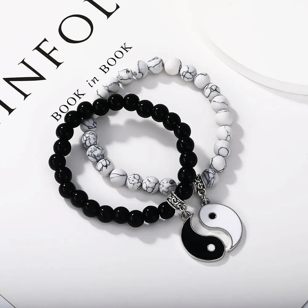 Geometric eight-diagram shaped alloy appetizer bracelet for unisex wear or travel gifting.