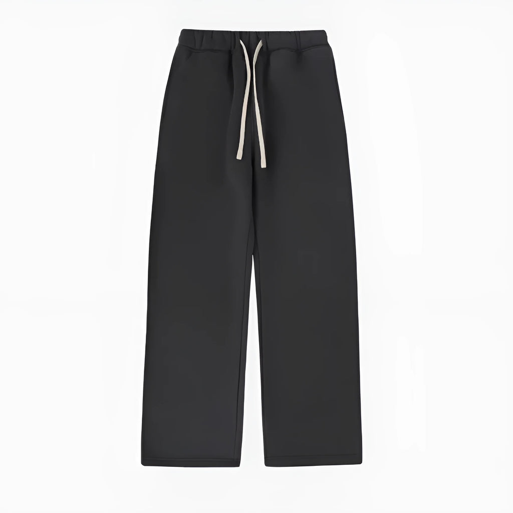 Men's fleece-lined sweatpants with elastic drawstring waist in loose fit trousers