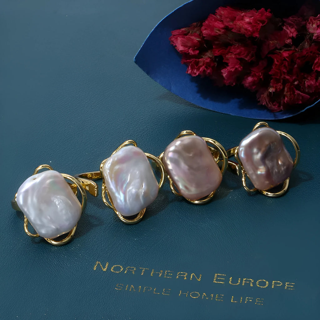 Women's baroque pearl ring with adjustable opening in gold colour geometric design
