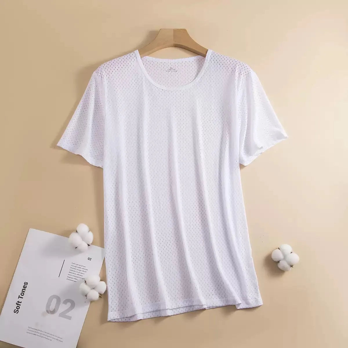 Men's black ice silk short sleeve T-shirt with crew neck and loose thin mesh fabric