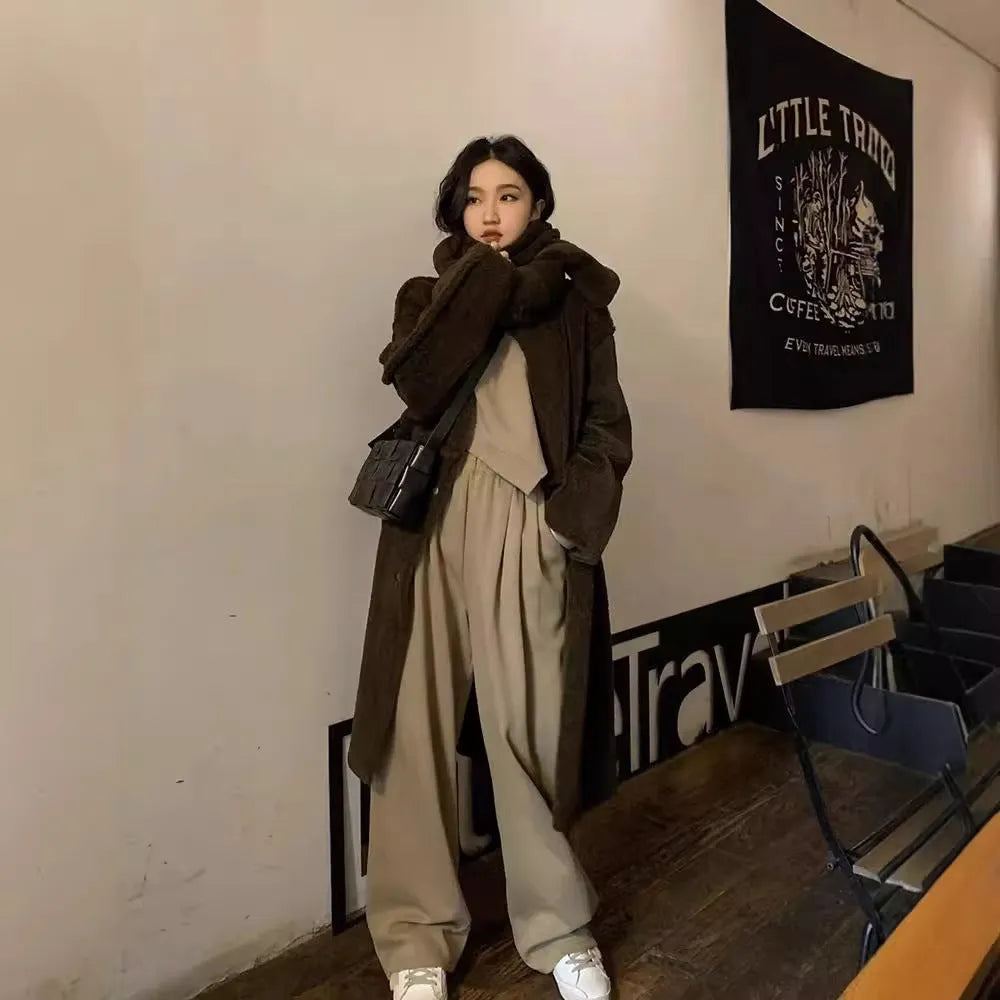 Women's khaki casual sports suit, loose-fitting two-piece set with long sleeves.
