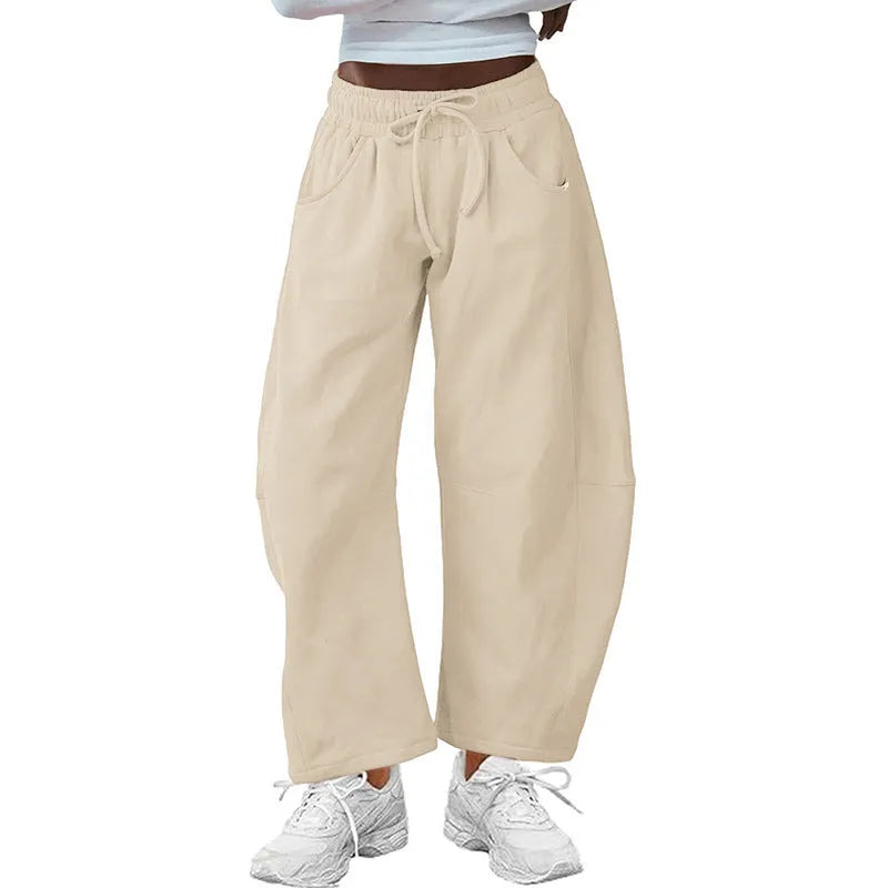 Cotton cropped sweatpants with elastic drawstring waist in loose street fashion style