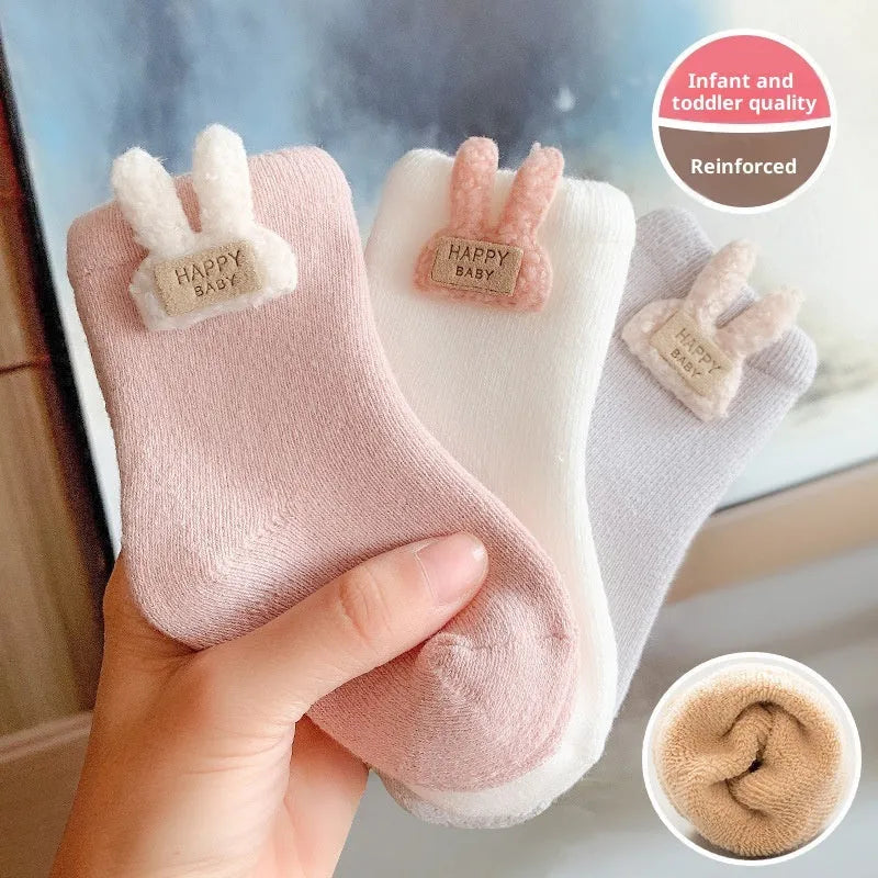 Baby socks with thick thermal construction, wool-lined fur edge, and cute cartoon giraffe print on polyester fibre fabric