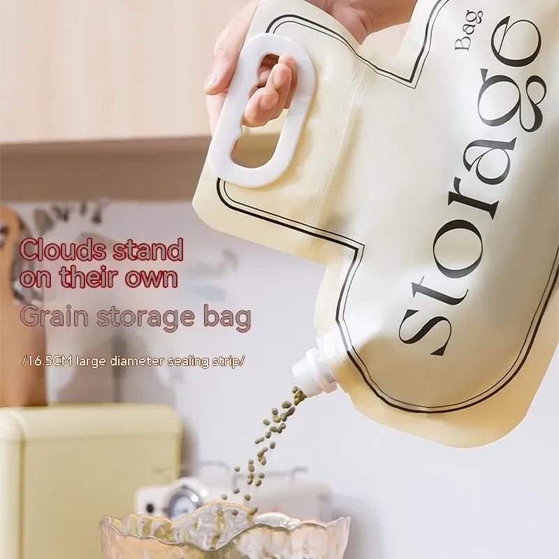 Cream colour food-grade PE grain storage bag with good sealing, 26.5x34.6cm, 2.1-3L capacity, handbag shape, kitchen storage