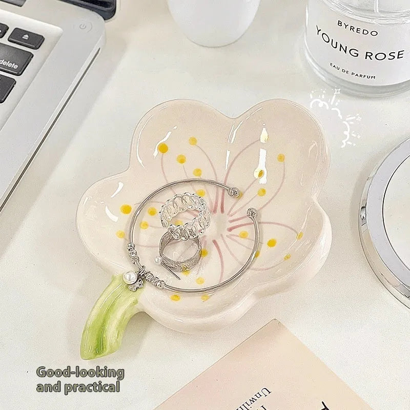 White porcelain storage tray with optional small night light in pink or white shell colour.