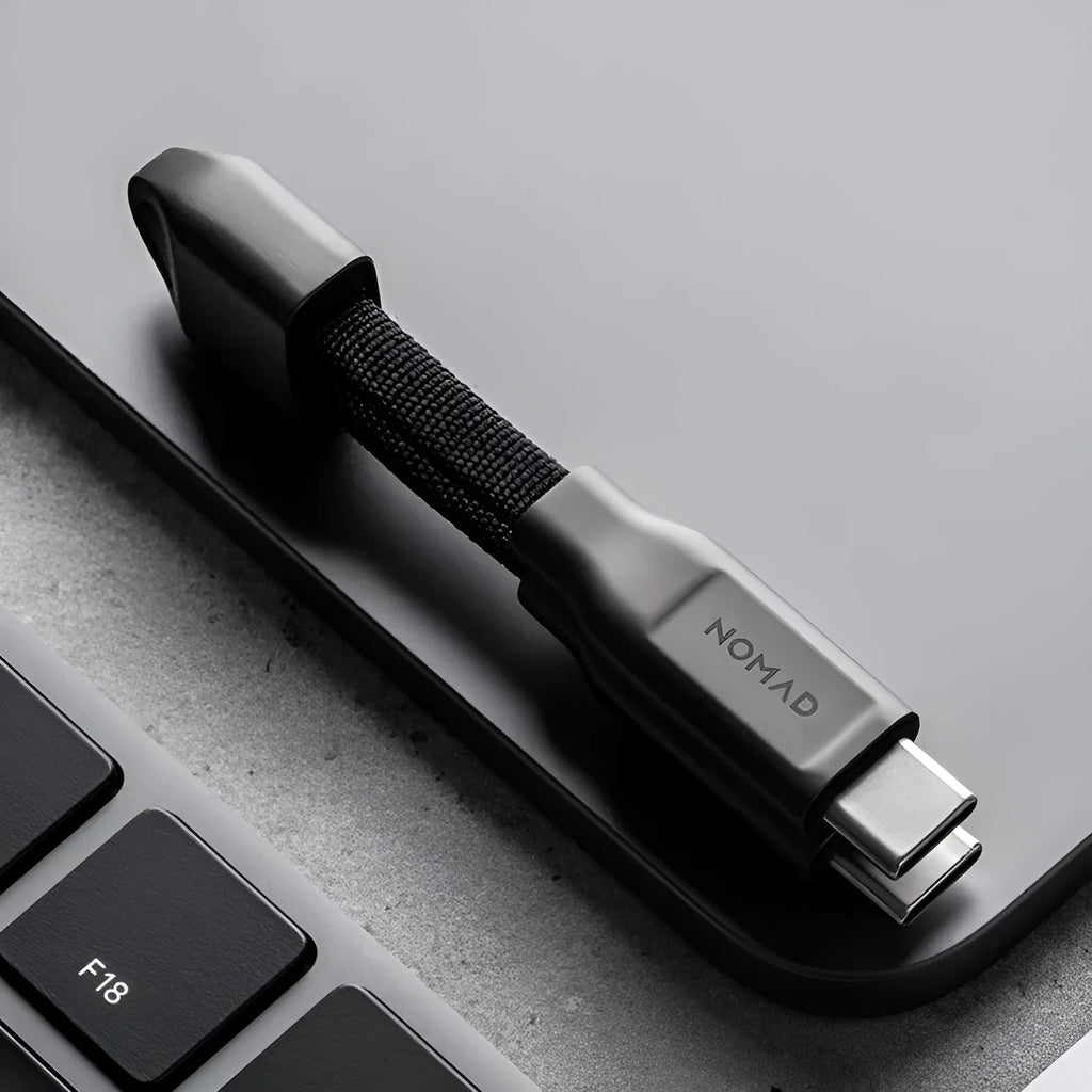 Black 12cm keychain fast charge Type-C cable with nylon braided flat line and magnetic connector