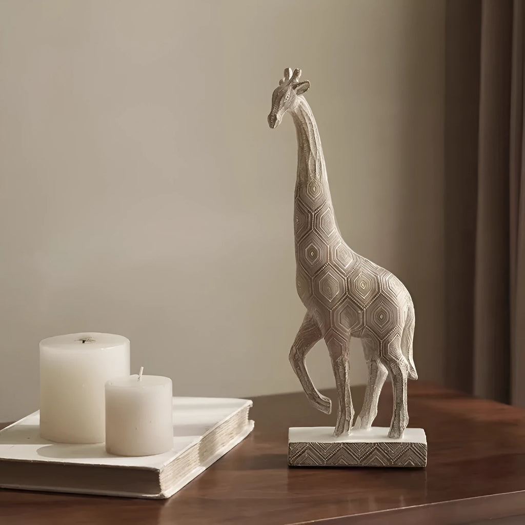 Wood colour European style giraffe resin ornament measuring 11cm high for home decoration