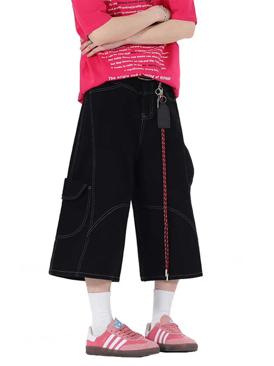 Retro multi-pocket denim shorts with wide leg cropped cut in black colour