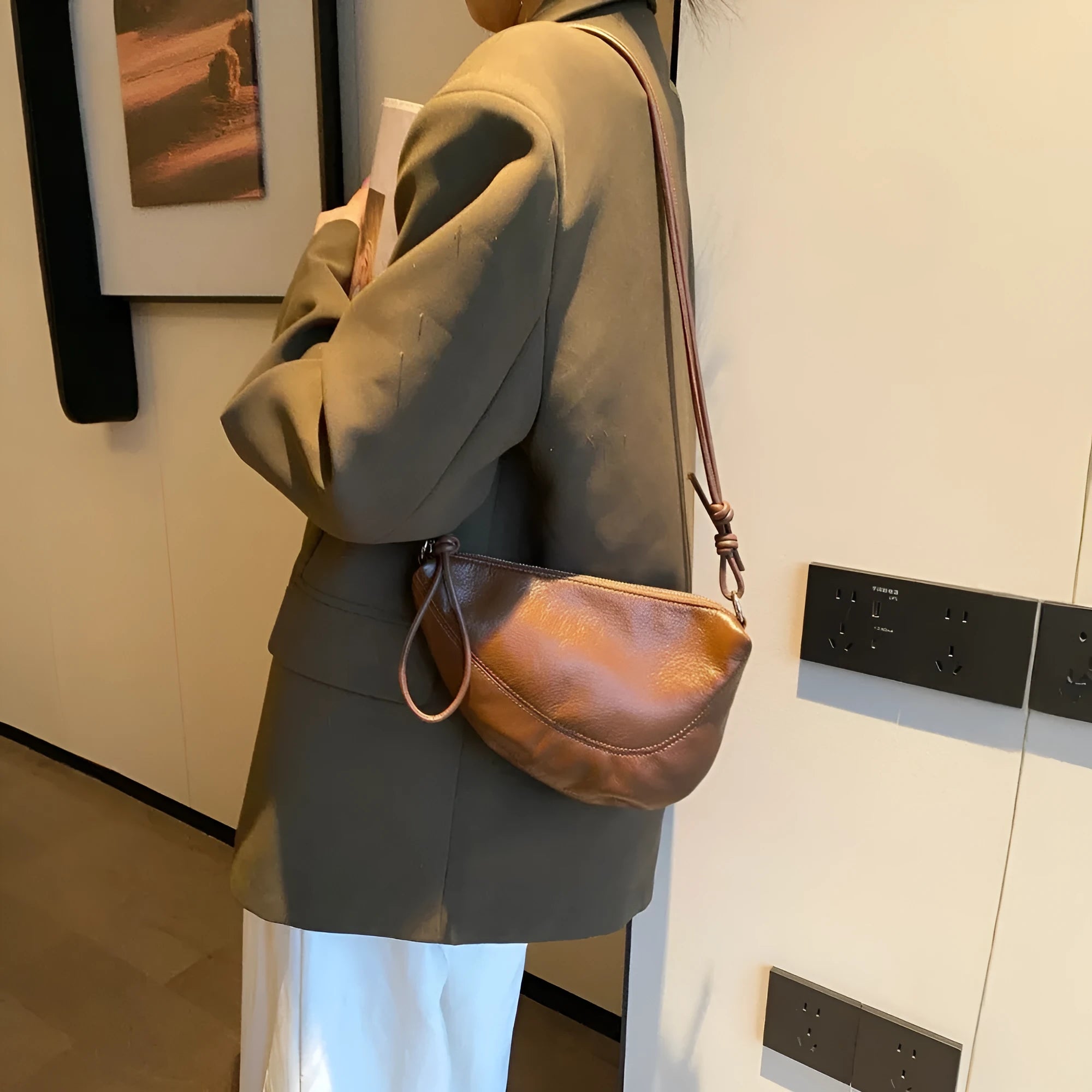 Casual woman's genuine leather shoulder underarm clutch in dumpling shape, 16x11x3cm, available in five colours including black and green.