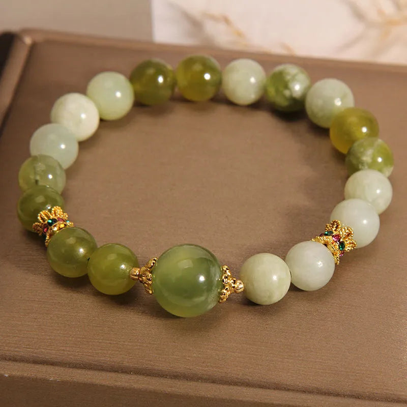 Women's bracelet made of green Xiuyan jade with an original Mori-inspired design.