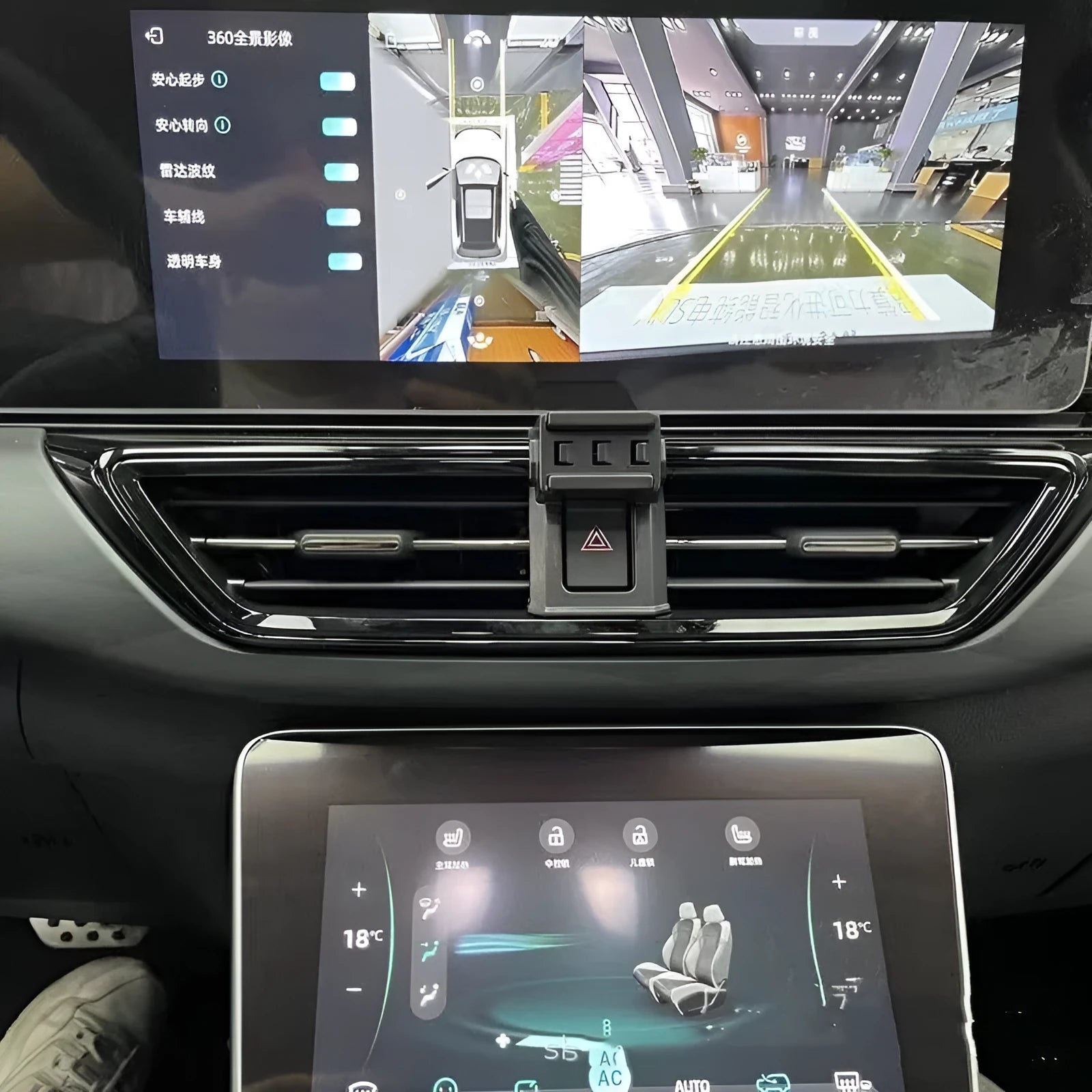 GOODWAY car mobile phone bracket mounted on dashboard with 360-degree rotation capability